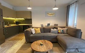 Yamaluxe Apartments - Modern & Cozy